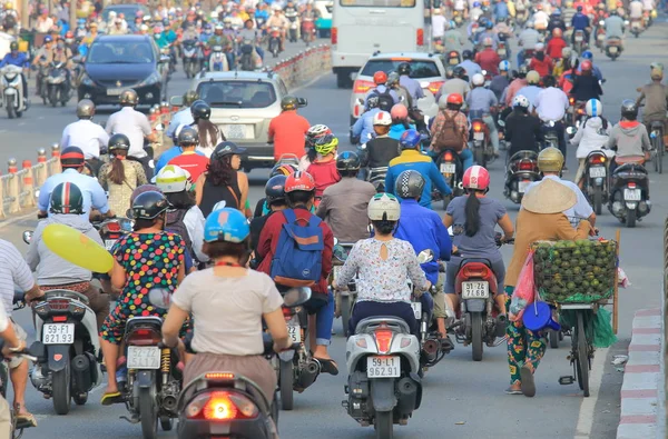 Paisaje urbano de calle de tráfico pesado Ciudad Ho Chi Minh Vietnam —  Fotos de Stock