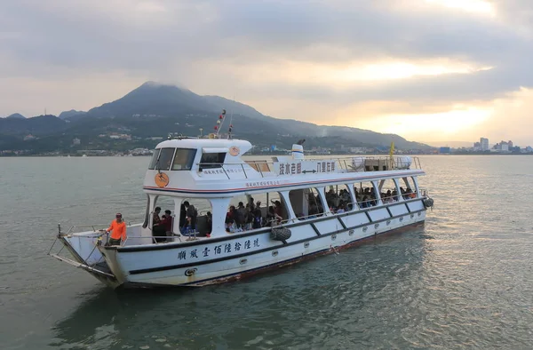 Crucero en barco por el puerto de Tamsui Taipei Taiwán — Foto de Stock