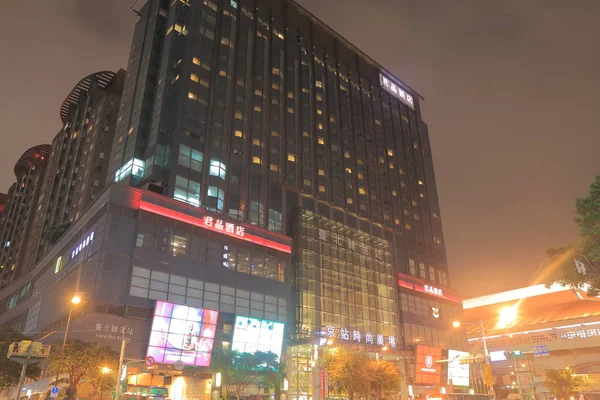 Q square winkelcentrum Taipei busterminal gebouw van Taiwan — Stockfoto