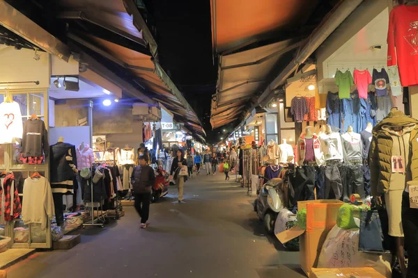 Wu Fen Pu mercado de ropa de calle compras Taipei Taiwán —  Fotos de Stock