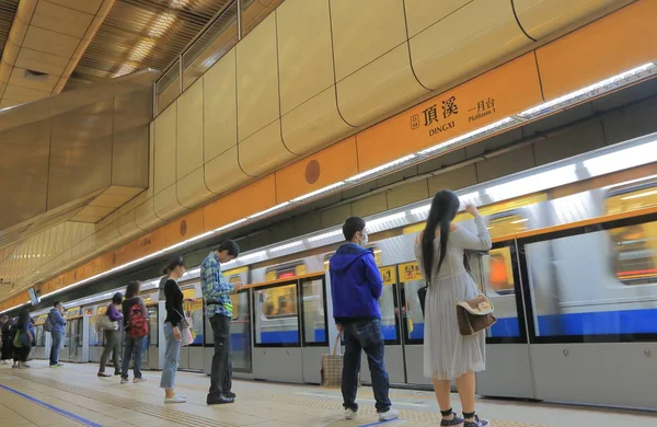 Metro metrô trem subterrâneo Taipei Taiwan — Fotografia de Stock