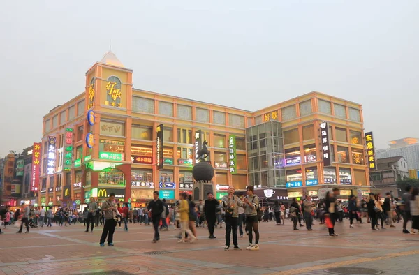 Shangxiajiu pěší ulice nákupní centrum Guangzhou Čína — Stock fotografie