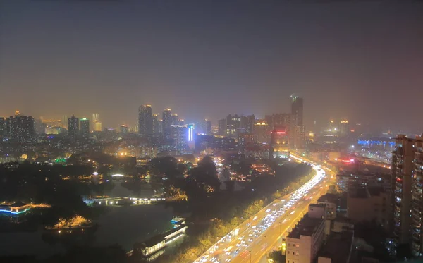 Liwan lake park nacht stadsgezicht China — Stockfoto