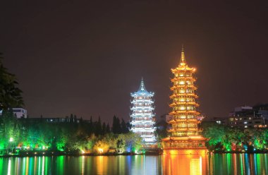 Ay ve güneş Pagoda Tapınağı Guilin Çin