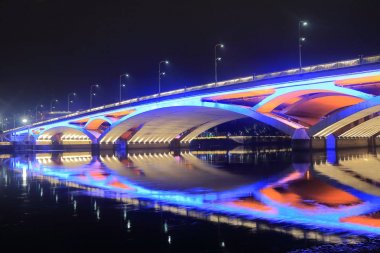 Kurtuluş köprü gece cityscape Guilin Çin