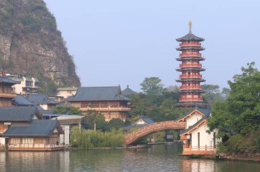Brokar Hill pagoda landcape Guilin Çin katlanmış