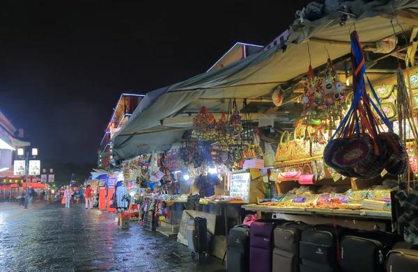 Zhengyang compras calle mercado nocturno paisaje urbano Guilin China — Foto de Stock