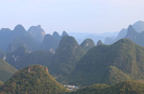 Carso paesaggio montano Yangshou Cina — Foto Stock