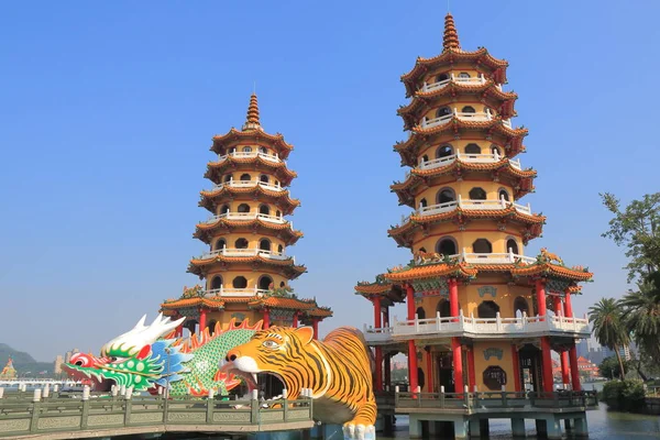 Drak a tygr pagoda Lotus rybník Kao-siung Tchaj-wan — Stock fotografie