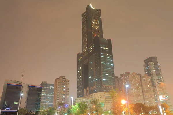 Kaohsiung paisaje urbano nocturno del centro de Taiwán —  Fotos de Stock