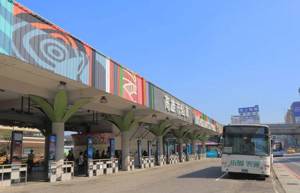 Kaohsiung estação ferroviária terminal de ônibus Kaohsiung Taiwan — Fotografia de Stock