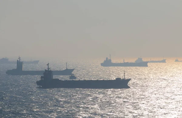 Tankers sail off the coast of Kaohsiung Taiwan — Stock Photo, Image