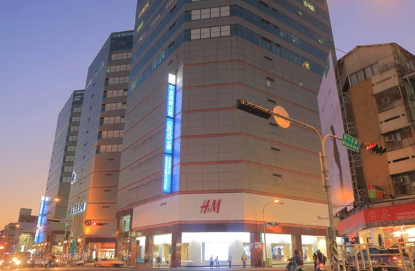 Универмаг Sanmin в центре города Тайчун Тайвань — стоковое фото