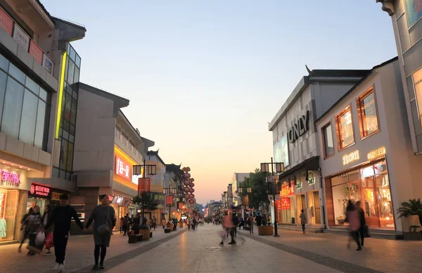Shopping street China Suzhou — Stockfoto