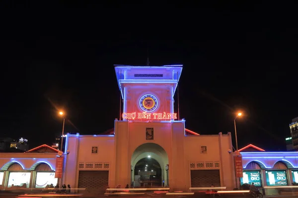 Ben Thanh gece pazarı Ho Chi Minh Şehri Vietnam — Stok fotoğraf