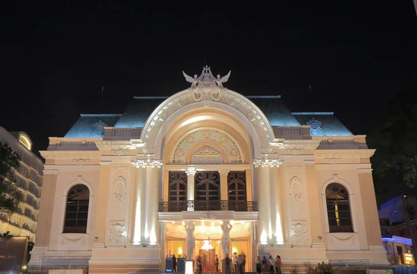 Сайгон оперний театр центрі вулиці в Хошимін В'єтнам. — стокове фото