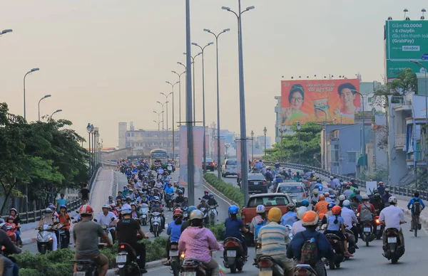 Пробки на дорогах Хо Ши Мина Сайгон Вьетнам — стоковое фото