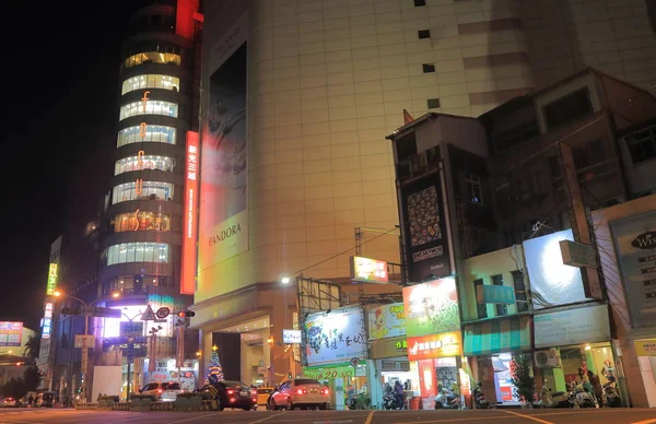 Handlowa ulica nocna Panorama Tainan, Tajwan — Zdjęcie stockowe
