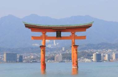 Itsukushima tapınak Miyajima Adası Hiroşima Japonya