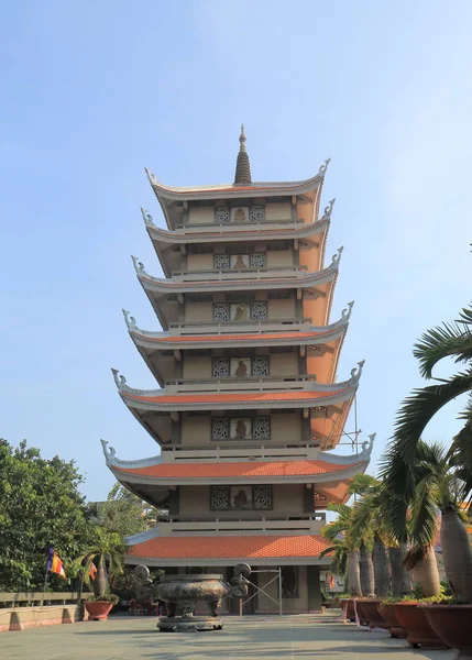 Vinh Nghiem pagoda temple Ho Chi Minh City Saigon Vietnam — Stok fotoğraf