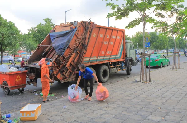 Limpador de lixo Cidade de Ho Chi Minh Saigão Vietnã — Fotografia de Stock