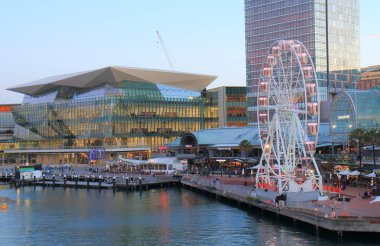 Darling Harbour Sydney gece cityscape Avustralya