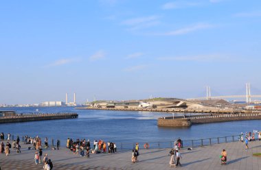 Yokohama bağlantı noktası Osanbashi iskele cityscape Japonya