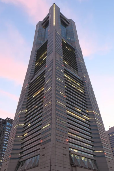 Edifício de escritórios de arranha-céus Yokohama Japão — Fotografia de Stock