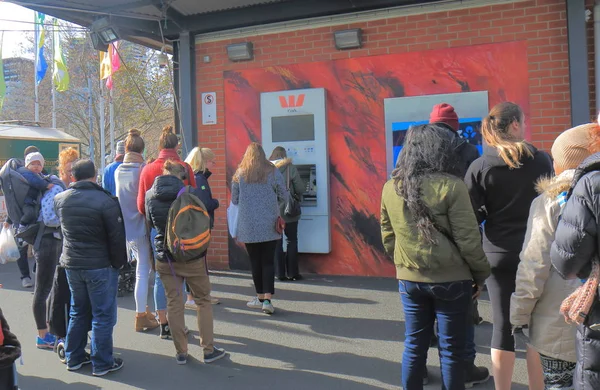 Cash machine ATM queue Melbourne Australia — Stock Photo, Image