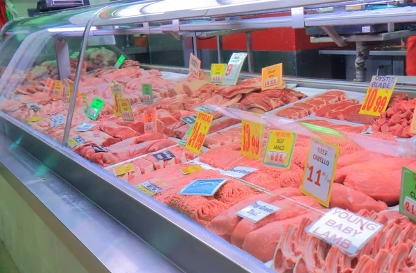 Butcher Queen Victoria market Melbourne Australia — Stock Photo, Image