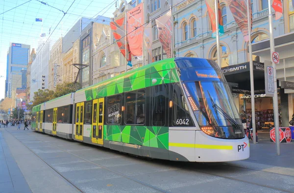 Melbourne moderne straßenbahn australien — Stockfoto