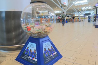 Para bağış kutusu Brisbane airport Australia