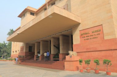 Yeni Delhi Hindistan - 26 Ekim 2017: Kimliği belirsiz kişi ziyaret Ulusal Müzesi Yeni Delhi.