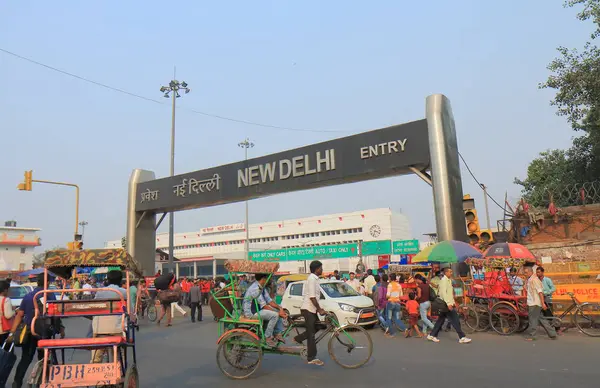 New Delhi Indie Října 2017 Neznámých Lidí Cestování Nádraží New — Stock fotografie