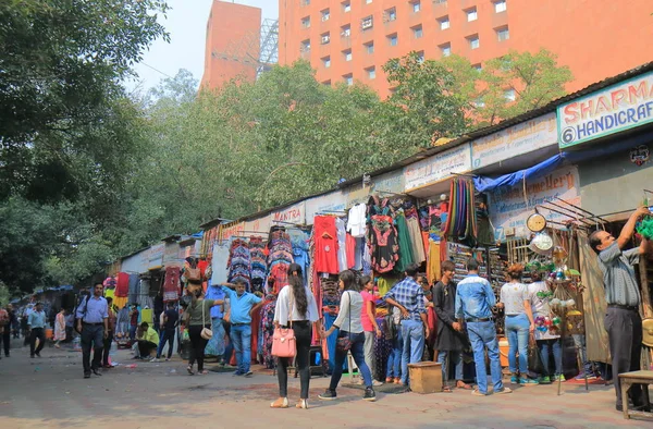 New Delhi India October 2017 Unidentified People Visit Janpath Street — Stock Photo, Image