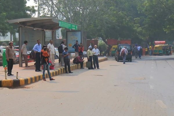 New Delhi India October 2017 Unidentified People Commute Bus Downtown — Stock Photo, Image