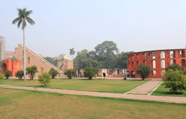 New Delhi India Oktober 2017 Unbekannte Besuchen Jantar Mantar Architektonische — Stockfoto