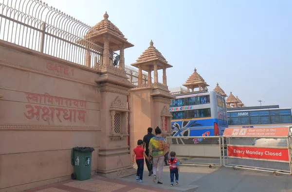 New Delhi Indie Října 2017 Neznámí Lidé Navštěvují Akshardham Hinduistický — Stock fotografie