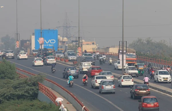 Нью Дели Индия Октября 2017 New Delhi Highway Traffic Cityscape — стоковое фото