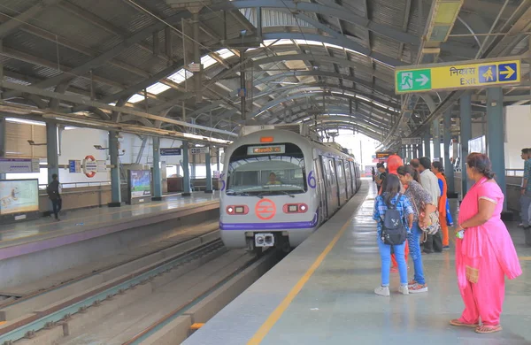 New Delhi India Ottobre 2017 Persone Non Identificate Viaggiano Metropolitana — Foto Stock