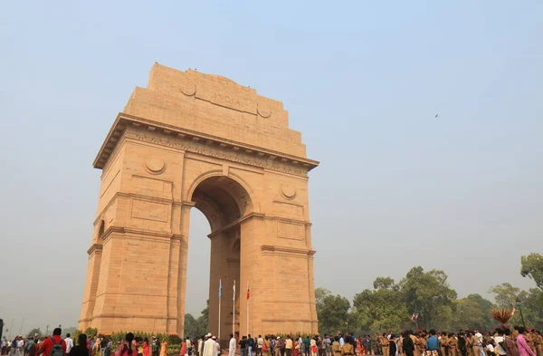 New Delhi India October 2017 Unidentified People Visit India Gate — Stock Photo, Image