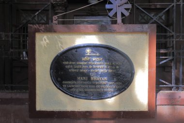Mumbai Hindistan - 12 Ekim 2017: Mani Bhavan Gandi Müzesi işareti Mumbai Hindistan