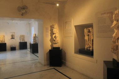 Udaipur Hindistan - 15 Ekim 2017: Şehir Sarayı Müzesi Udaipur, tarihsel süsleme ekran.