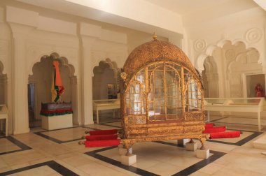 Jodhpur Hindistan - 18 Ekim 2017: Tahtırevan ekran Jodhpur Mehrangarh Fort Müzesi'nde.