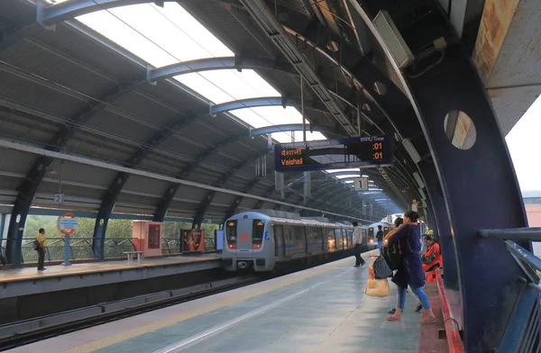 Nueva India Delhi Octubre 2017 Personas Identificadas Viajan Metro Estación — Foto de Stock