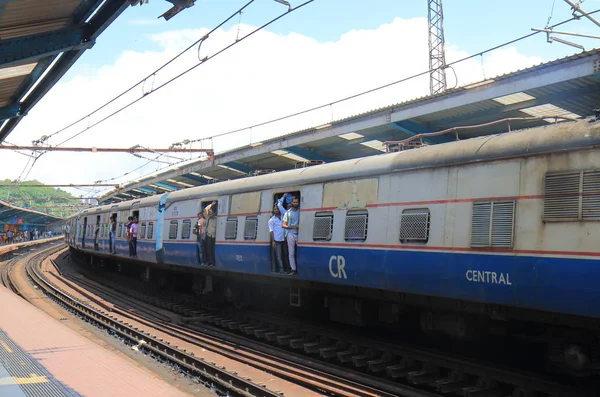 Βομβάη Ινδια Οκτωβρίου 2017 Αγνώστων Ατόμων Ταξιδέψτε Τρένο Πόλης Στο — Φωτογραφία Αρχείου