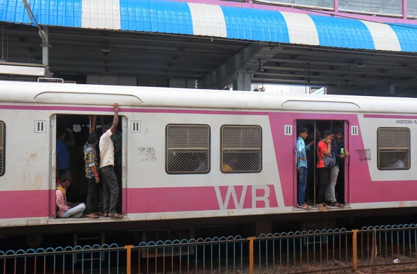 Βομβάη Ινδια Οκτωβρίου 2017 Αγνώστων Ατόμων Ταξιδέψτε Τρένο Πόλης Στο — Φωτογραφία Αρχείου