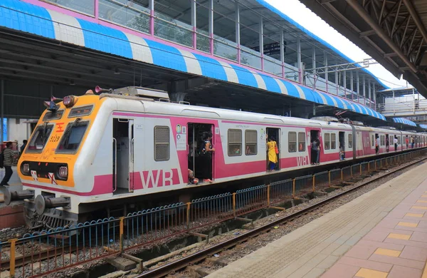 Mumbai India Ottobre 2017 Persone Non Identificate Viaggiano Treno Nel — Foto Stock