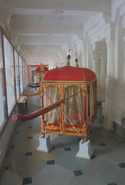 Udaipur India October 2017 Historical King Throne Display City Palace — Stock Photo, Image