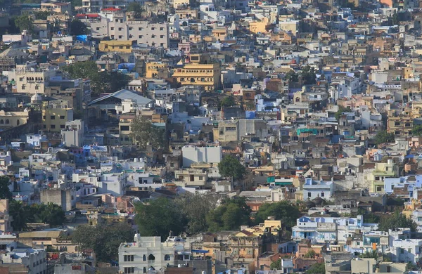 歴史的な街ビュー ウダイプールにあるインドの都市の景観 — ストック写真